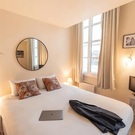 Otel Du Theatre